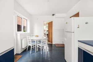 Kitchen/Breakfast- click for photo gallery